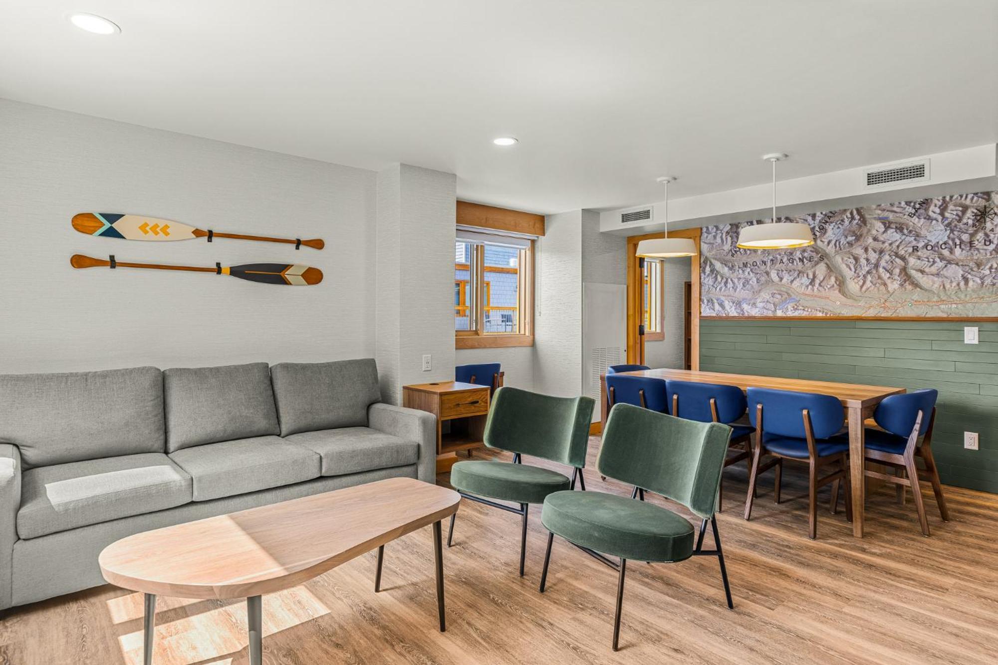 Hotel Canoe And Banff